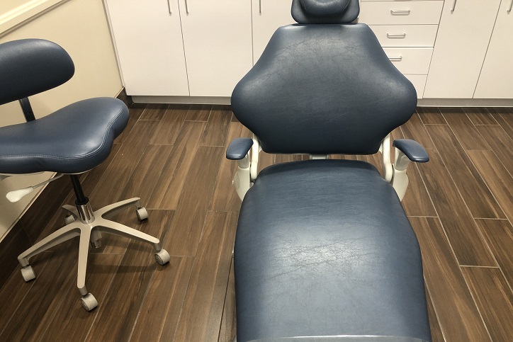 medyczne krzesło i fotel